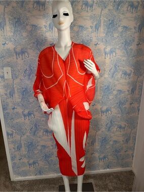 Asian bold red caftan os